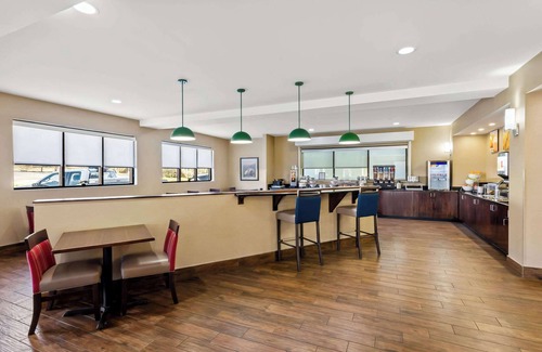 Salem Hotel | Comfort Suites Salem-Roanoke I-81