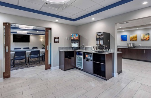 Sunset Hills Hotel | Comfort Suites St. Louis - Sunset Hills