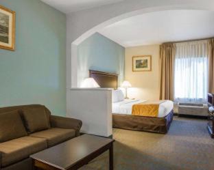 Tulare Hotel | Comfort Suites