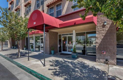 Visalia Hotel | Comfort Suites Visalia - Convention Center