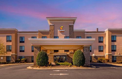 Whitsett Hotel | Comfort Suites Whitsett - Greensboro East