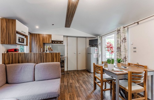 Onesse-et-Laharie RV Rental | 'Comfort With Air Conditioning 6' Caravan with Shared Pool, Private Terrace and Air Conditioning