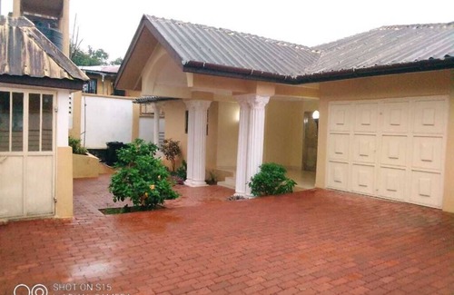Freetown House | Comfort Zone, Washer, HotWater, AC and WiFi