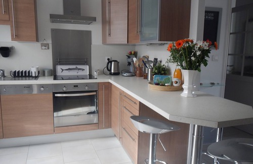 Port-en-Bessin-Huppain House | Comfortable house overlooking the port and close to shops.