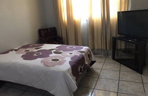 Tlaquepaque Bed & Breakfast | Comfortable, spacious and beautiful residence located next to the Prologis industrial park.