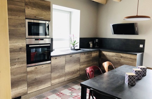 Chateauneuf-les-Bains House | Comfortable house and neat decoration, view of the Sioule valley. WiFi.