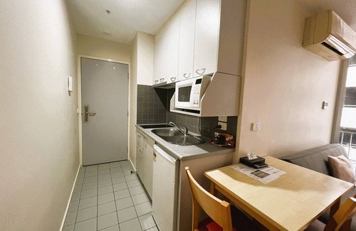 Carlton South Apartment | Comfortable 1-Bedroom Apartment in Melbourne CBD | Free Wi-Fi