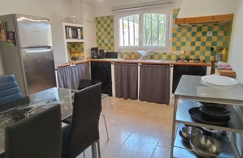 La Barben House | Comfortable 110m² air-conditioned gîte in the heart of Provence