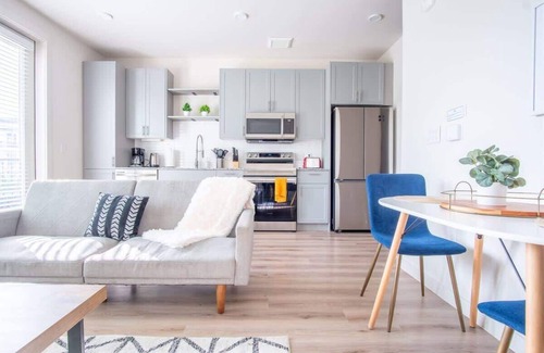 Dallas Apartment | Comfortable 1BR Suite w Pool, Parking, Gym 03