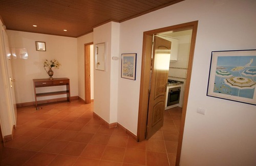 Albardeira House | Comfortable 2 Bedroom Apartment w/Pool + Children Park + Near Beach & Town,WiFi