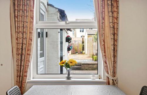 Maidstone Apartment | Comfortable 2 bedroom property, Maidstone