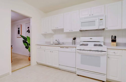 Aurora Highlands Apartment | Comfortable 2BR Apt in Crystal City