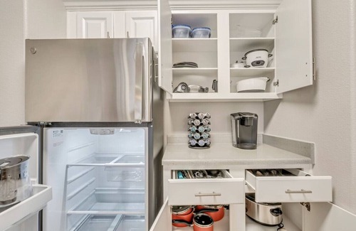 Clearfield Apartment | Comfortable 2BR Apt with Pool, Hot Tub, and Fitness Center, Close to Hill AFB
