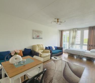 Westbourne Apartment | Comfortable 2BR London Stay 4 Beds Sleeps 5