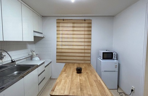 Dapsimni-dong Apartment | "Comfortable 3-Bedroom Stay with a Small Dining Space"