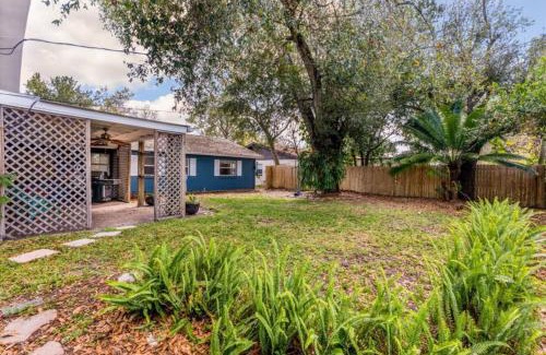 Conway House | Comfortable 3br Orlando Getaway Wi-fi Kitchen