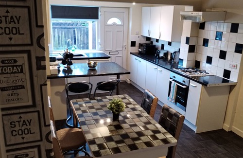 Hucknall House | Comfortable 4-Bed House in Hucknall, Nottingham