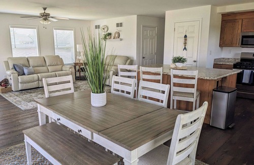 Keen-Wik On the Bay House | Comfortable 5 Bedroom Home near Fenwick Island and Ocean City beaches! Dog friendly, boat ramp nearby!