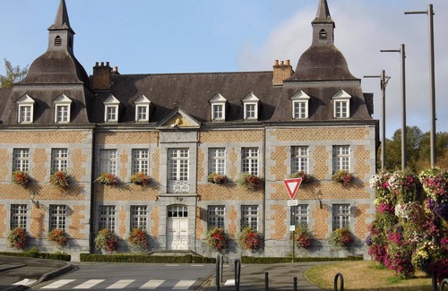 Fumay House | Comfortable and cool cottage made of local stone near the Meuse and the greenway