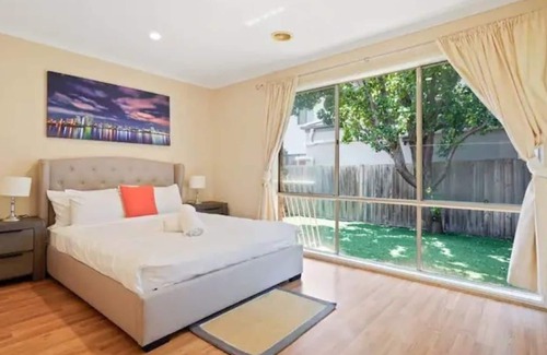 Tarneit House | Comfortable and Cozy Tarneit Large Family Home w/ BBQ