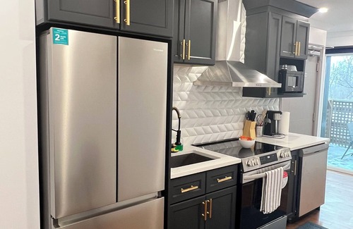 Laval-des-Rapides Apartment | Comfortable and luxurious condo with parking! 5 minutes from Place Bell