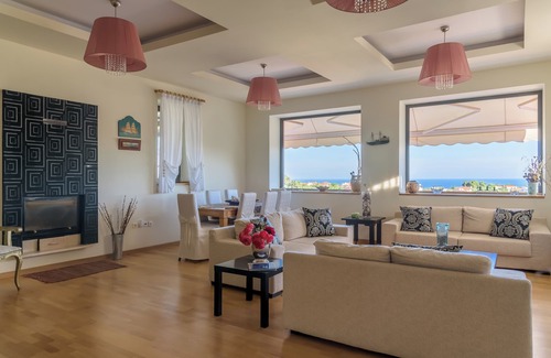Makri Villa | COMFORTABLE AND SUNNY VILLA WITH A WONDERFUL VIEW.
