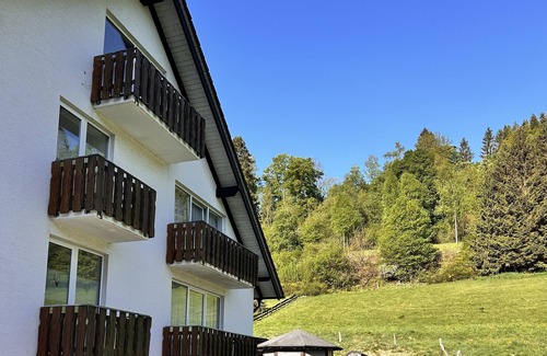 Zueschen Apartment | Comfortable and versatile room -perfect for relaxation, work and exchange