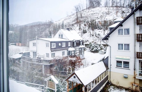 Zueschen House | Comfortable and versatile room -perfect for relaxation, work and exchange