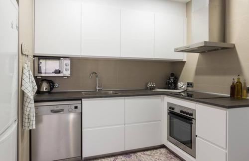 El Poble-sec Apartment | Comfortable apartment with free parking