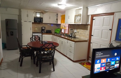 Argyle Apartment | Comfortable Apartment close to Tyrell Bay Marina