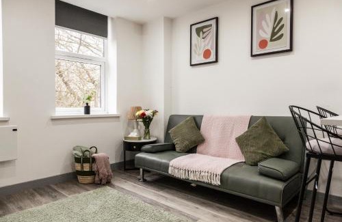 Preston Apartment | Comfortable Apartment in desirable area of Preston