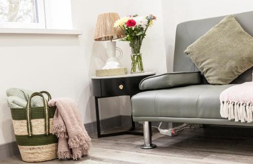 Preston Apartment | Comfortable Apartment in desirable area of Preston