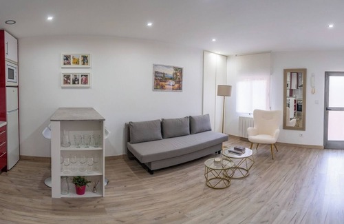 Barajas Apartment | Comfortable apartment near Airport by beBalmy