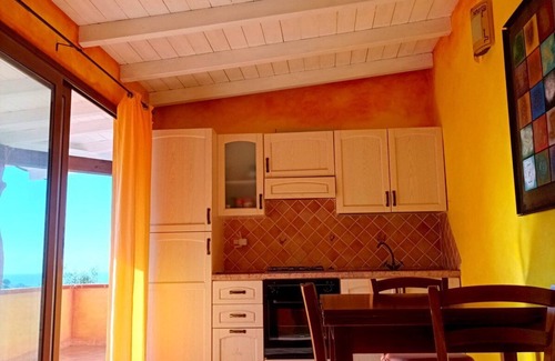 Solanas House | Comfortable apartment with private terrace near the sea, near Villasimiu