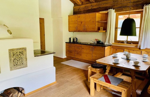 Kirchberg in Tirol Apartment | Comfortable alpine suite with gallery