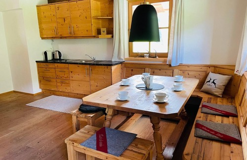 Kirchberg in Tirol Apartment | Comfortable alpine suite with gallery