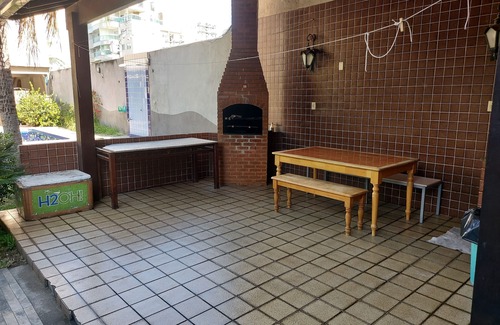 Camboinhas House | Comfortable beach house, large balcony with barbecue near the beach