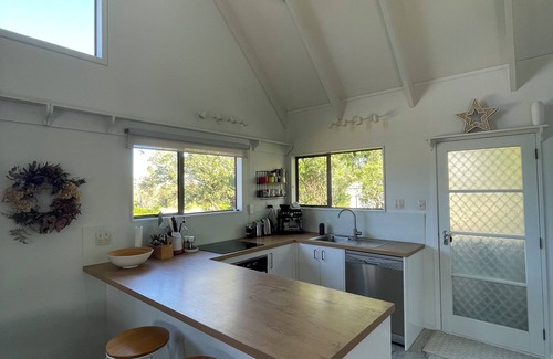 Riversdale House | Comfortable, conveniently located family beach bach