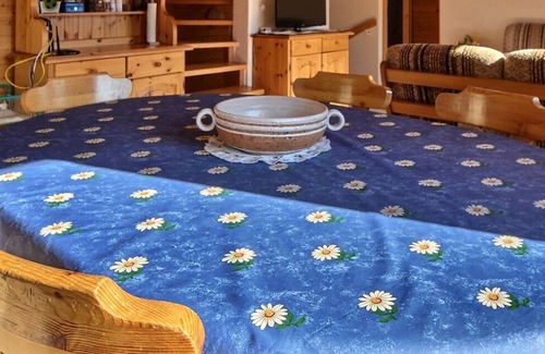 Grimentz Ski Chalet | Comfortable chalet on 2 levels for 7 to 8 people, living room, kitchen area with dishwasher, 1 doubl