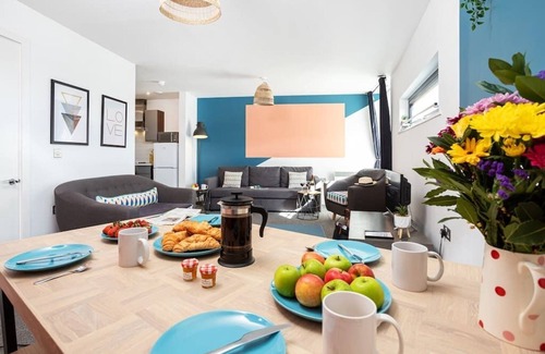 Lancaster Apartment | Comfortable City Apartment *Free Parking* Bridge Square Apartments