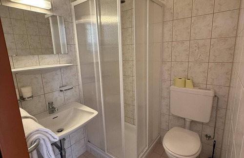 Telfs House | Comfortable, clean rooms with mountain views, just 4 km from the town.