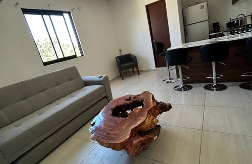 Zona Minerva Apartment | Comfortable Colonia Americana Apartment, on one of the Main Avenues