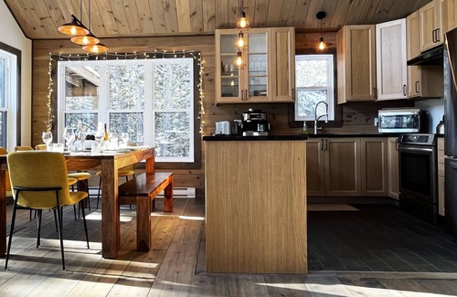 Entrelacs Ski Chalet | Comfortable cottage in the heart of nature, fireplace inside and out! Possibility of teleworking.