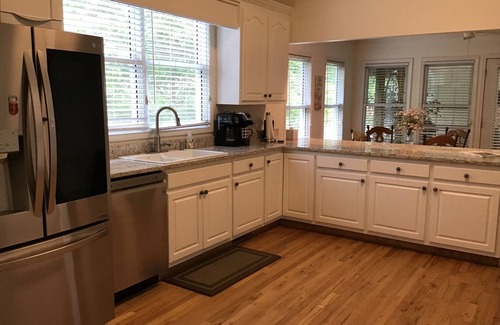 Toccoa House | Comfortable country living close in to historic downtown Toccoa