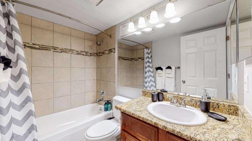 Prides Crossing House | Comfortable Family Friendly Home on Quincy Reservoir