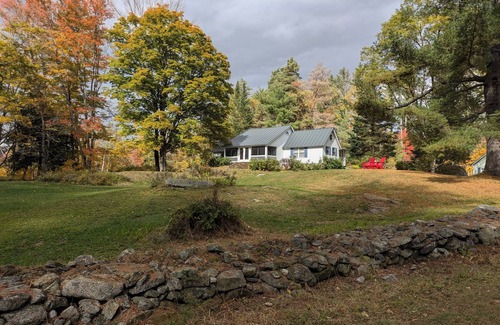 Lyme Center House | Comfortable family lake house with tennis court and private beach