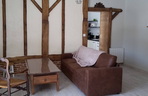 Bosville House | Comfortable farm cottage 10 minutes from the sea