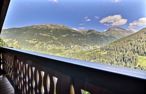 Grimentz Apartment | Comfortable flat for 2 to 4 people, living room with 1 divan bed, kitchen area, 1 double bedroom, ba