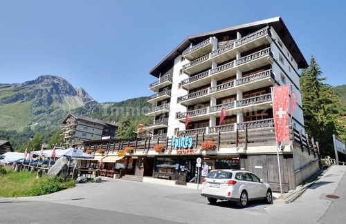 Grimentz Apartment | Comfortable flat for 4 to 5 people, living room with 1 bed and 1 divan bed, kitchen area with dishwa