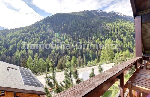 Grimentz Apartment | Comfortable flat for 7 people, living room with wood-burner, kitchen area with dishwasher, 1 double